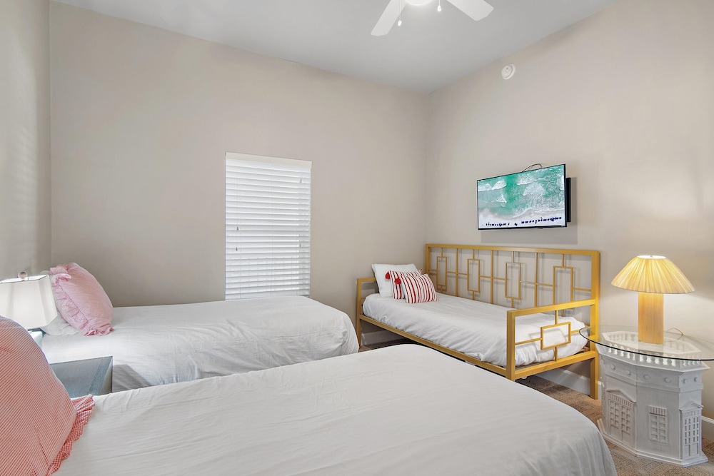 Pavilion Palms 204c