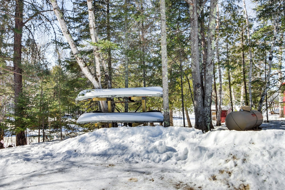 Lakefront Cabin on Lake Vermilion: Dock, Boat Lift