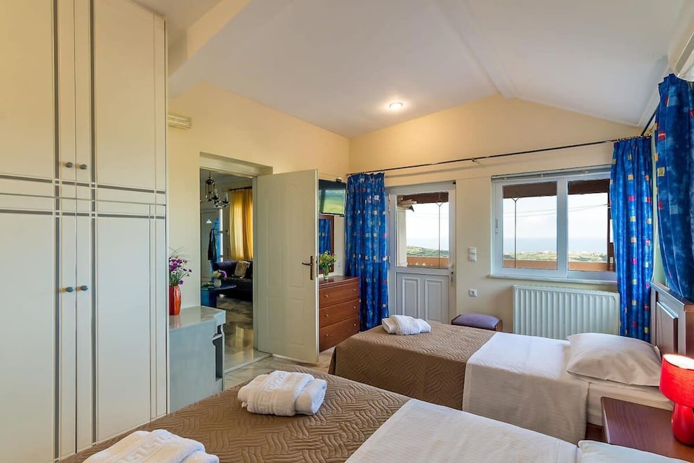 Escape to Paradise - Chania s Seaside Getaway