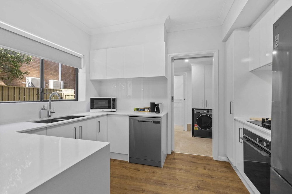 Coastal 3-bed House With BBQ and Private Courtyard