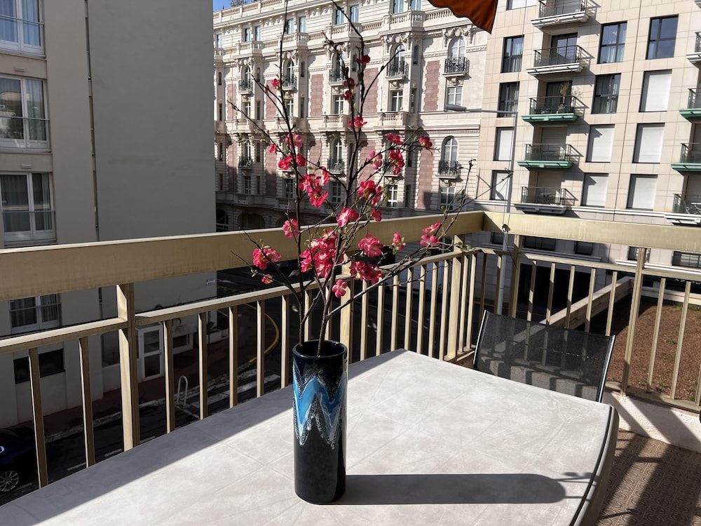 One Bedroom Apartment in the Center of Cannes Next to the Carlton a few Meters From the Croisette - 367