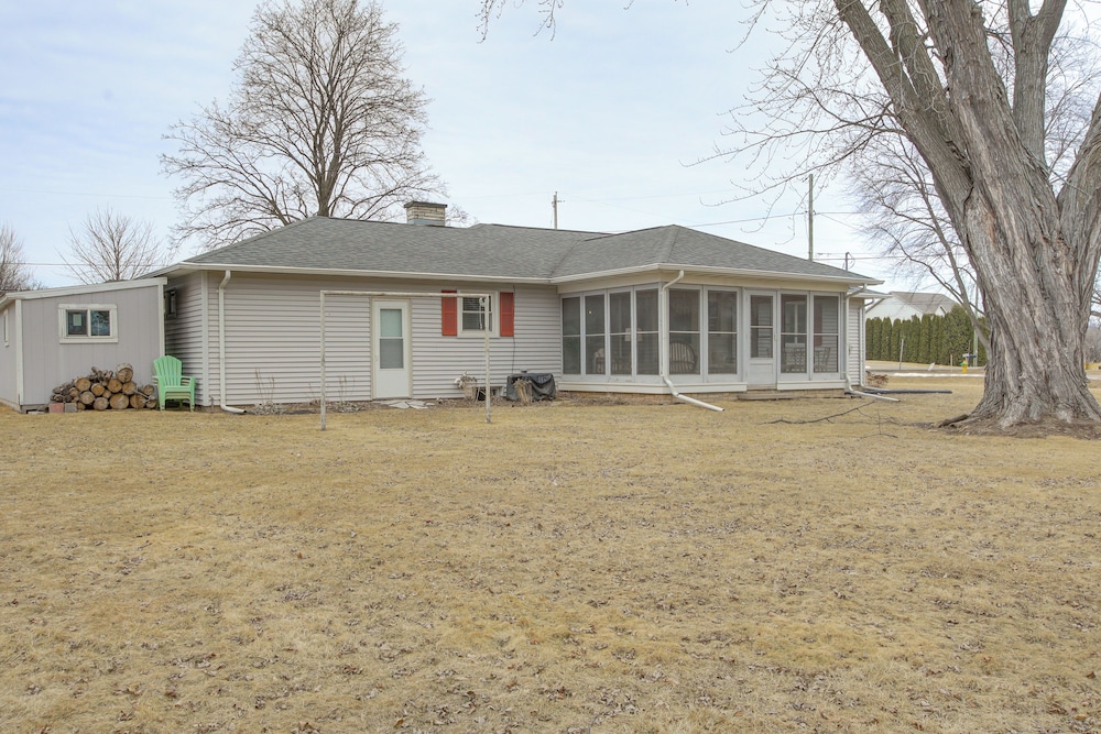 Walk to Lake: Family Getaway w/ Yard in Menasha!