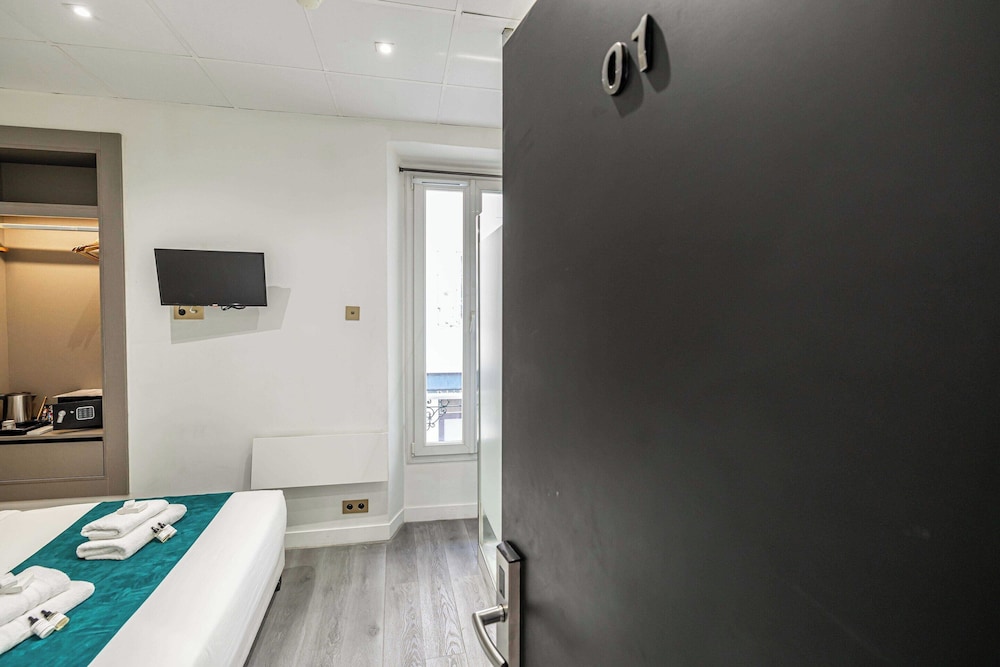 Hotel Avaton - Deluxe Bedroom - Cannes Palais