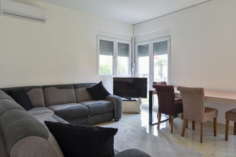 Villa w Garden Balcony 8 min to Ulcinj Long Beach view 4
