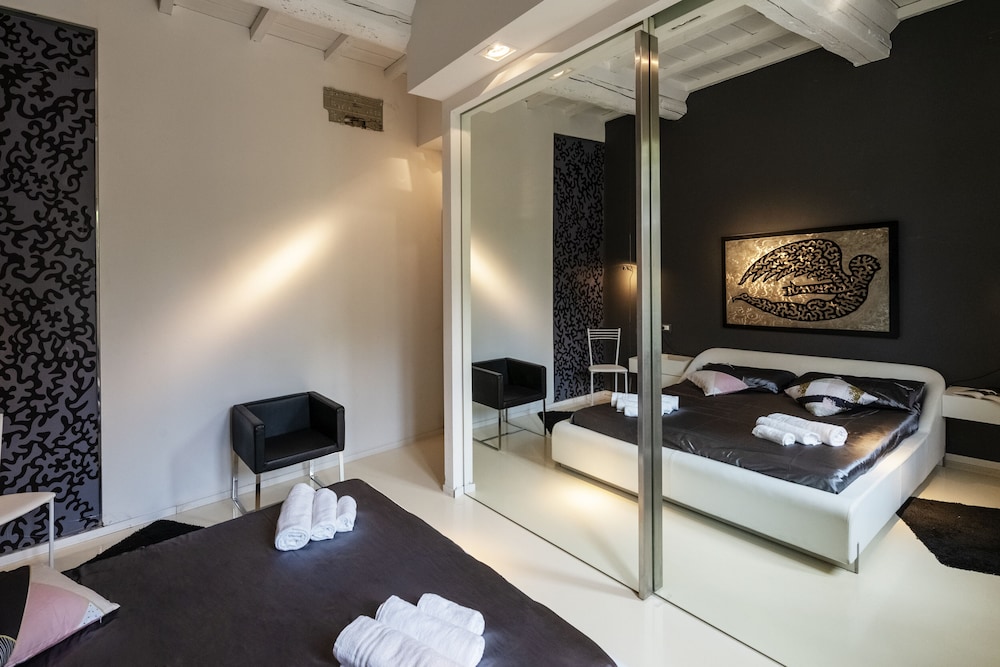 Charming Flat in Centro a Ferrara view 4
