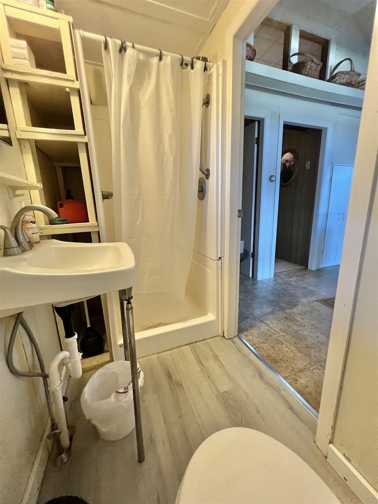 Ward's Cove Limit 4 2 Bedroom Cottage