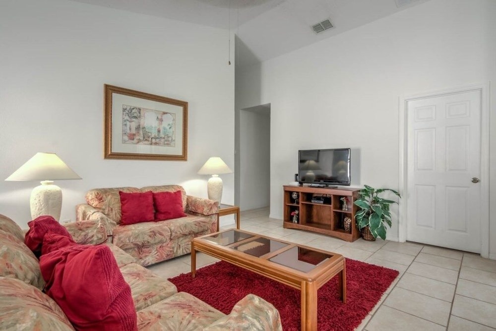 Gated Community Private Pool 3 Bedroom Home by Redawning