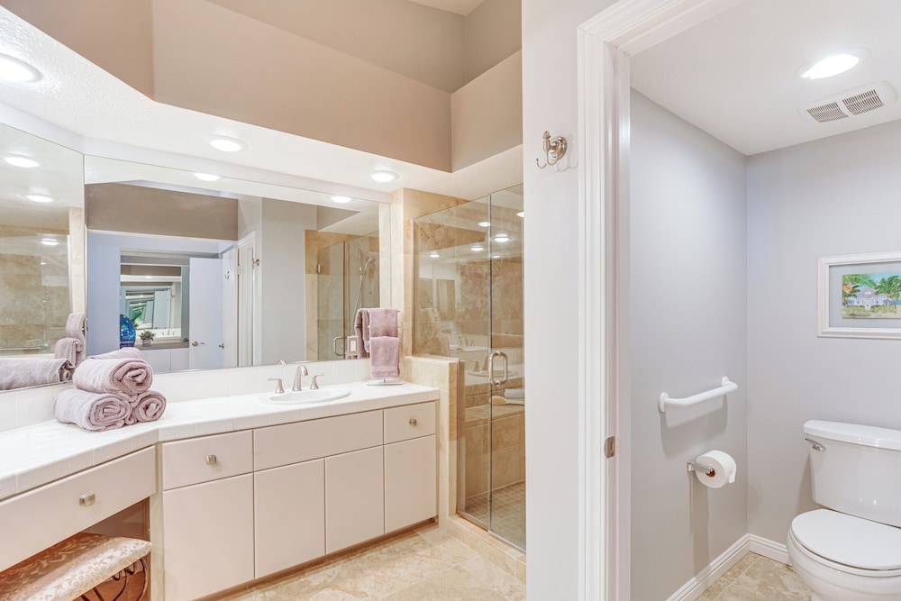 In Golf Course Community: Palm Desert Escape!