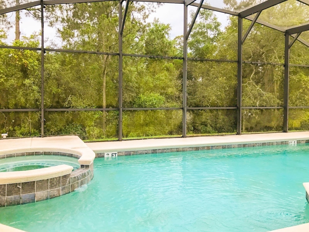 7 Bedrooms in Large Private Vacation Home by Florida Dream Homes - Image 1