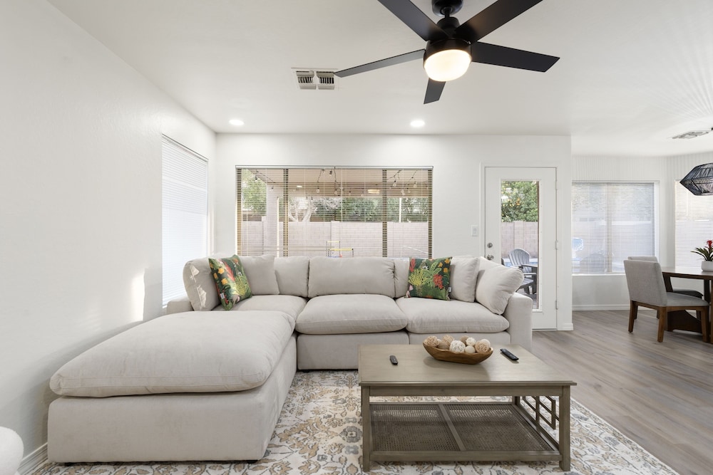5 BD Gilbert Home 4 Min to Downtown