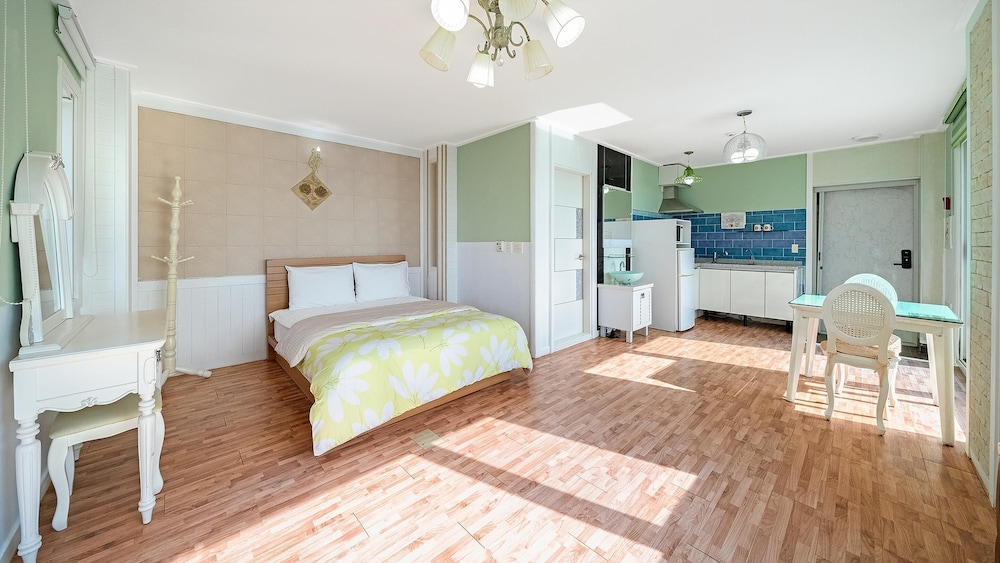 Namhae Montmartre Pension view 5