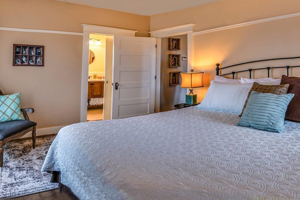 Ashland Vacations - Redtail Suites'red' Mccall Suitetesla Station - Property Image 18