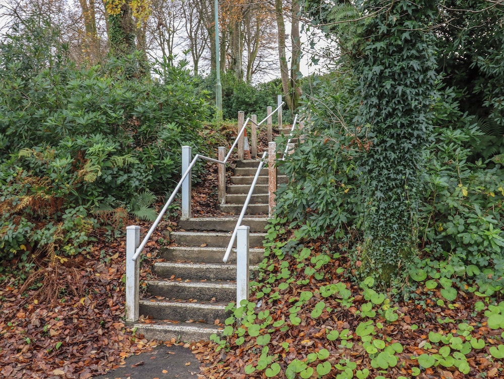 6 Manor Park