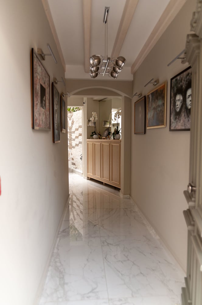Faces Art Suites