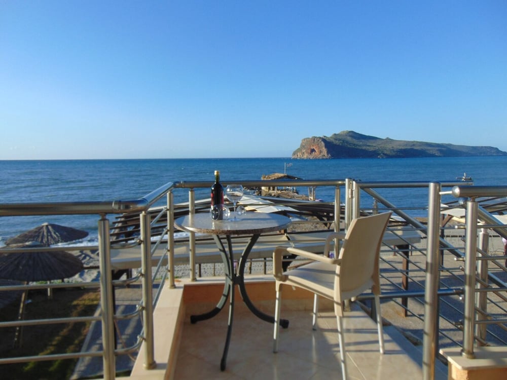 Comfy Beachfront Litinas Casa With Seaview