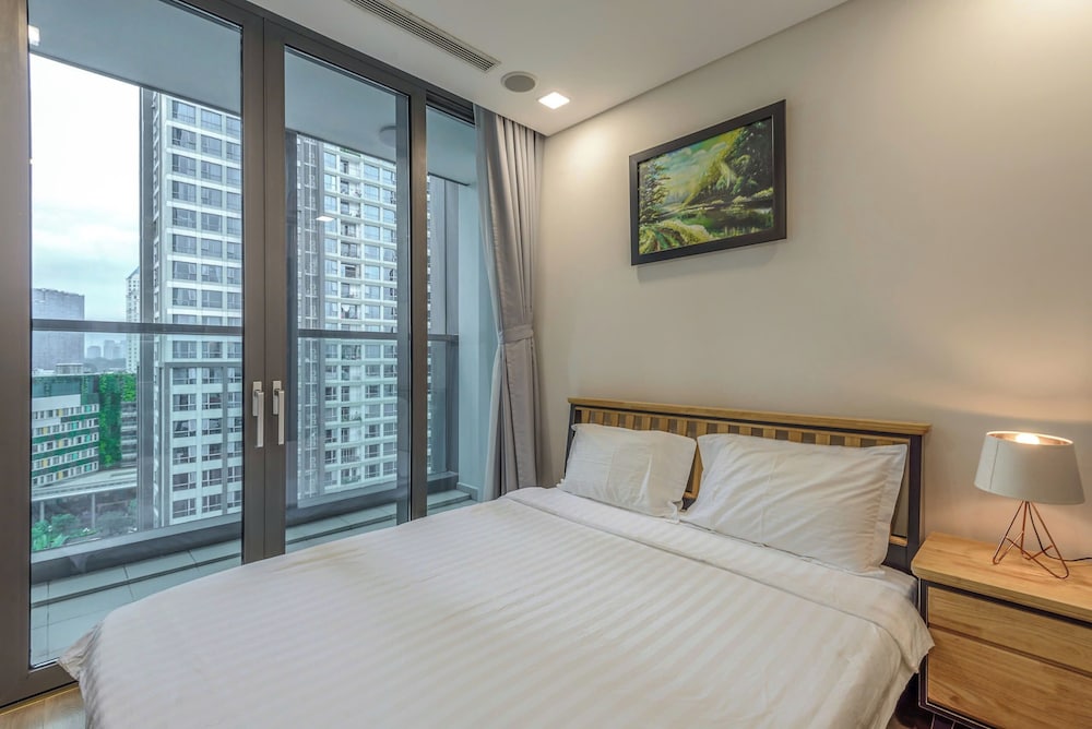 MIDTOWN Premium Stay