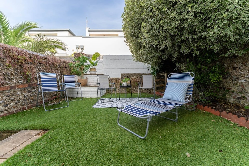 Host Stay Centurion House