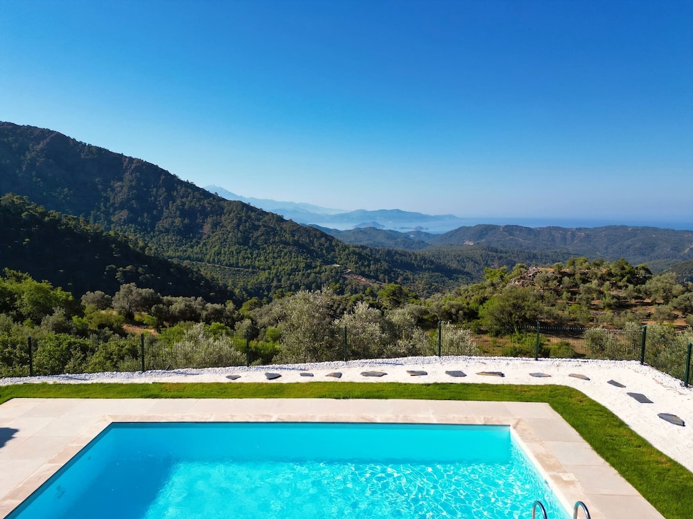 The Box House & Seaview & Private Pool