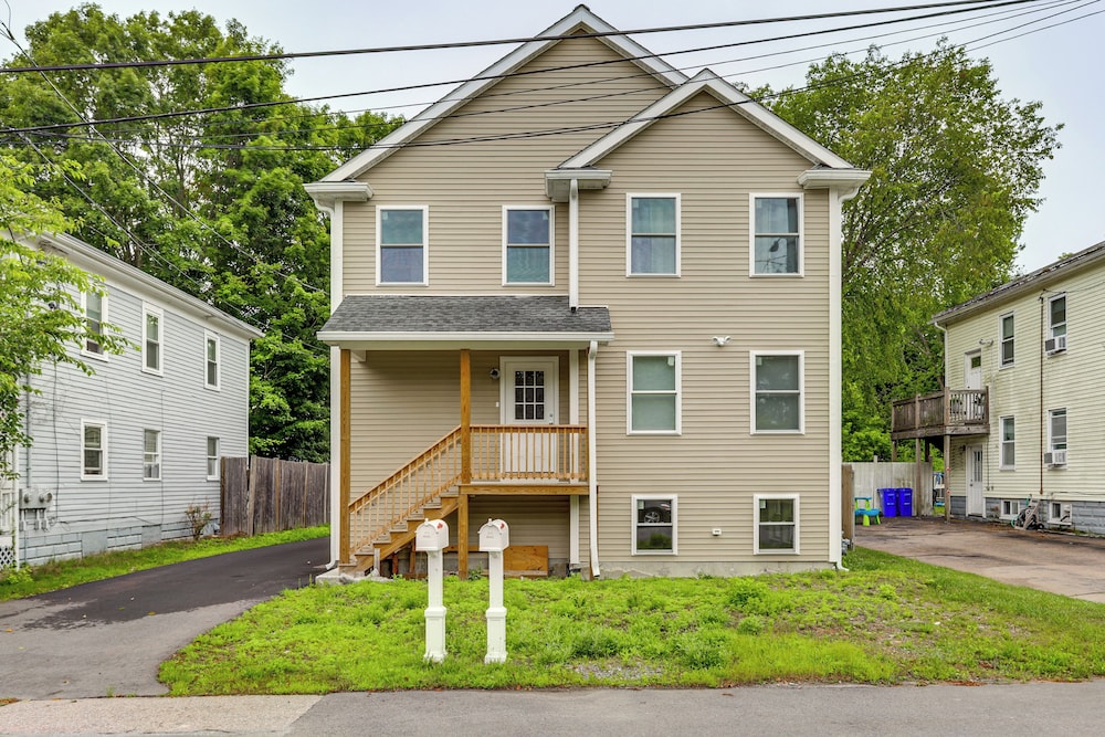 2 Mi to Dtwn Attleboro: Pet-friendly Apt!