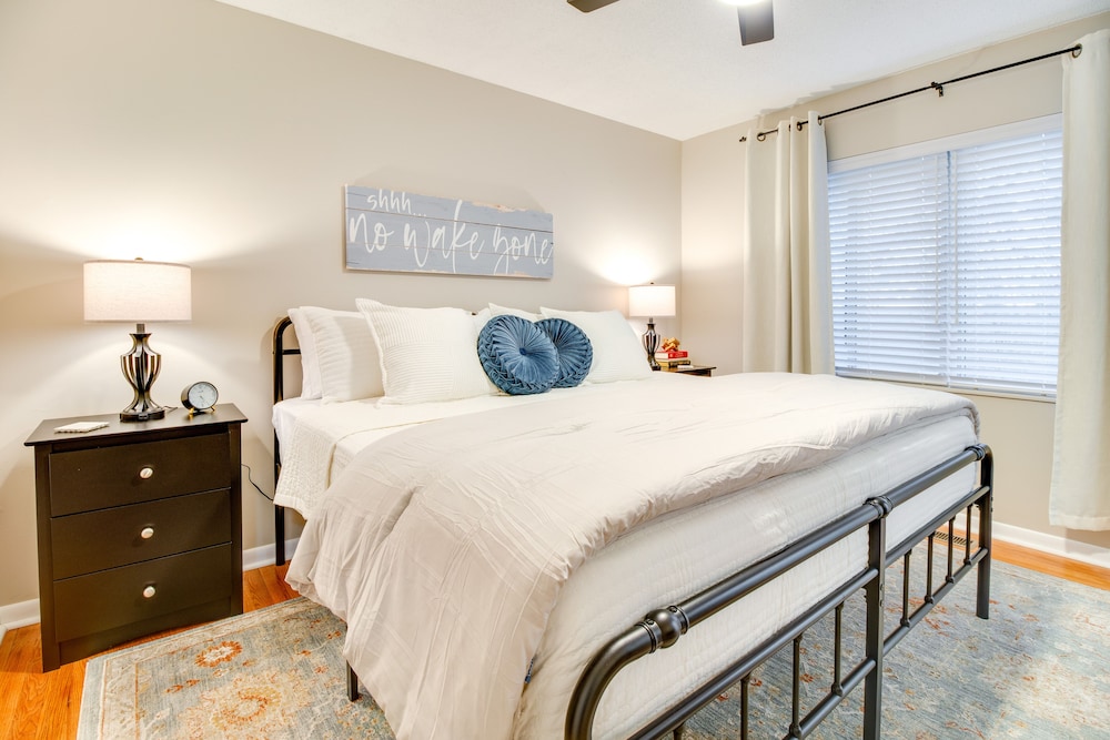 Cozy Lakeview Retreat, Close to Bull Shoals Lake!
