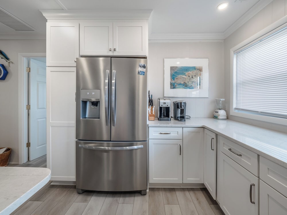 Lindy-B by Topsail Realty
