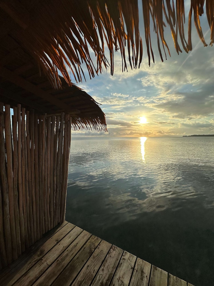 Urraca Monkey Island Eco Resort