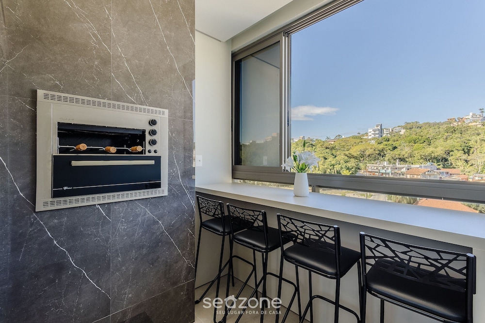 Your Exclusive Stay With Pool and Jacuzzi Just 500 Meters From the Beach - ELF