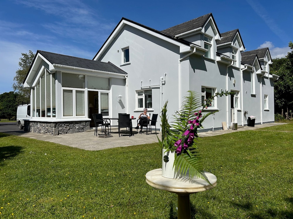 4 Bedroom Detached Home Close to Kenmare Town