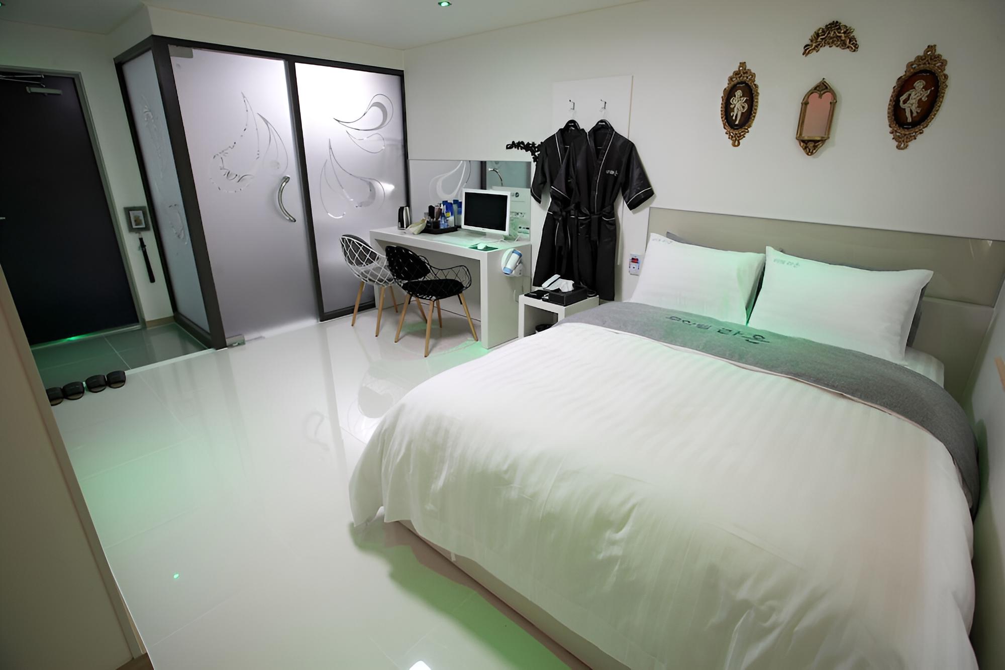 Photo 10