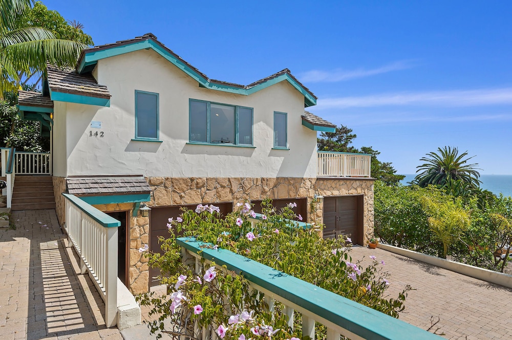 Blue Ocean View Retreat - Minutes to Beach