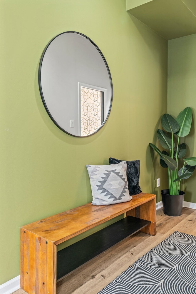 Old City 2 BR Near Historic Sites