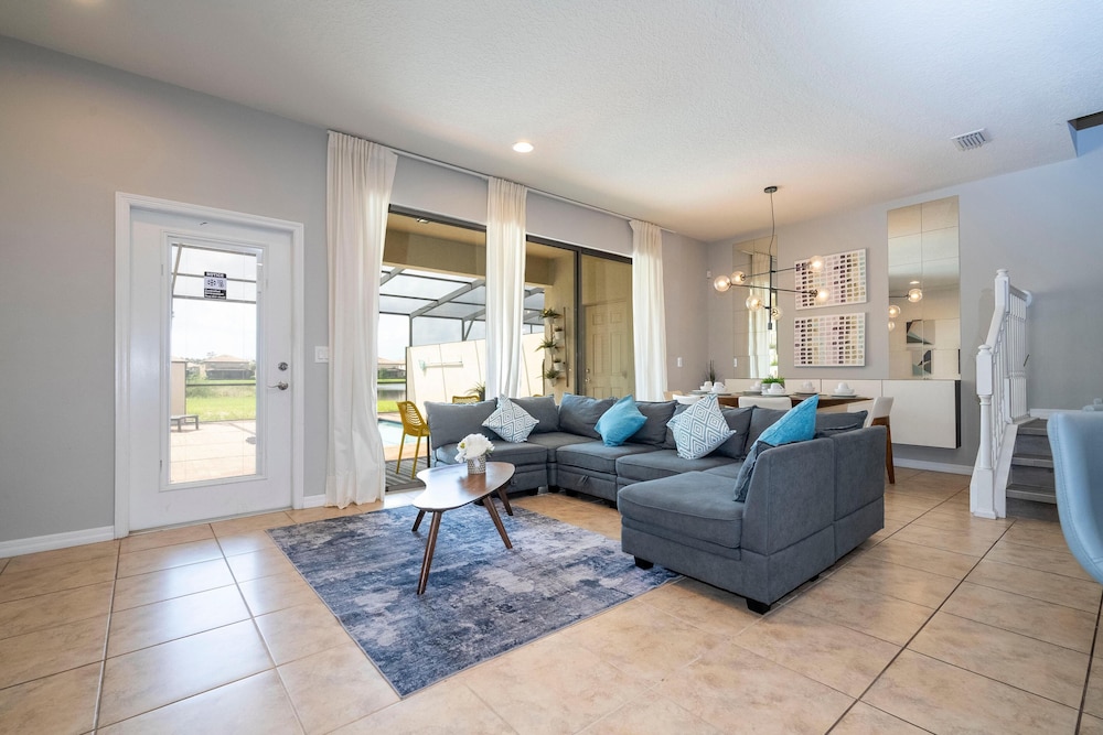 8822 GC - Fabulous 5BR Townhome: Pet Friendly