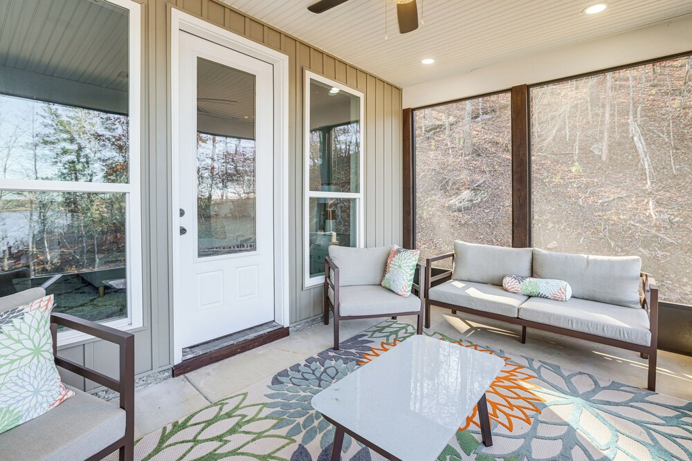 Private Lakeview Haven in Rockford