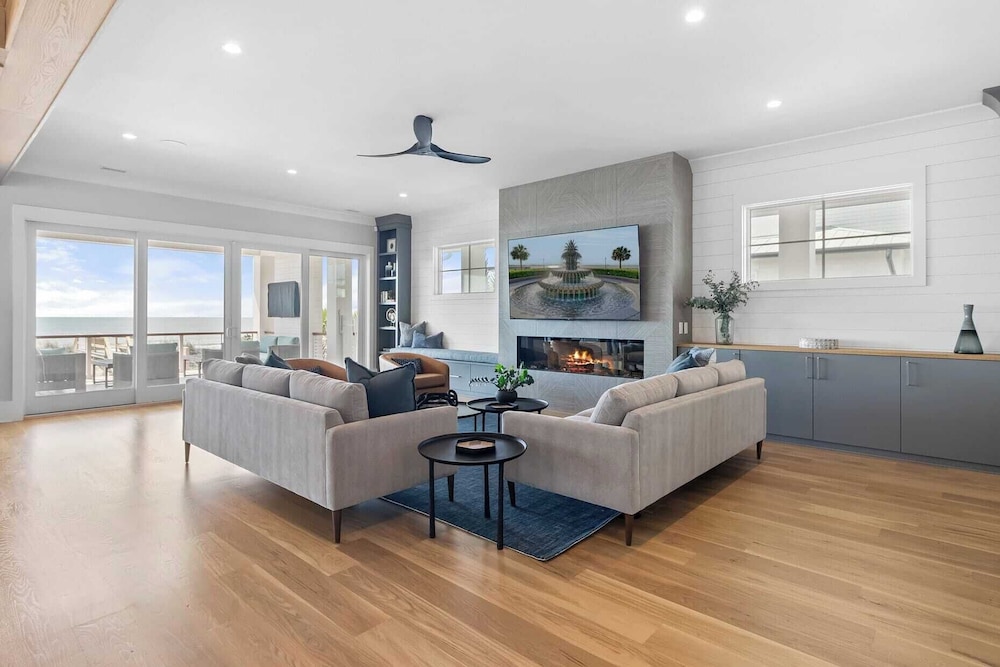712 Ocean Blvd by Avantstay New Construction w/ Pool, Game Zone, Private Beach Access, and Oceanfront Views