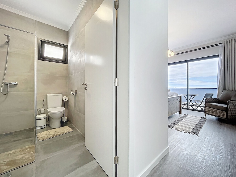 Blue Outlook Retreat by Atlantic Holiday
