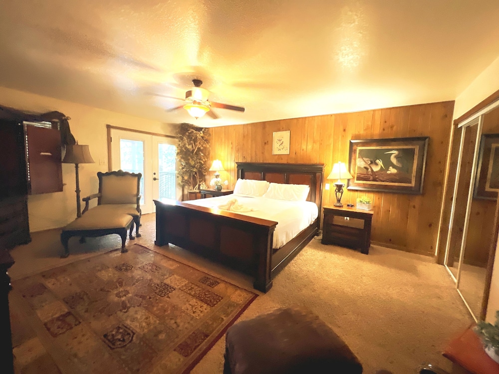 Lake view three bedroom, three bath log-sided cottage with private hot tub overlooking Lake Ouachita. by RedAwning view 5