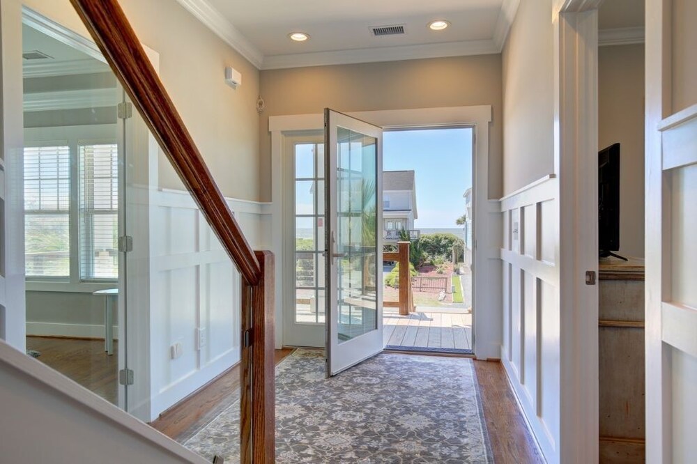Absolute Paradise 5 Bedroom Home by RedAwning