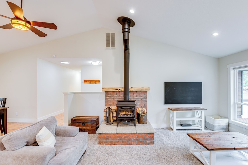 3 Mi to Old Mill District: Family Retreat w/ Yard