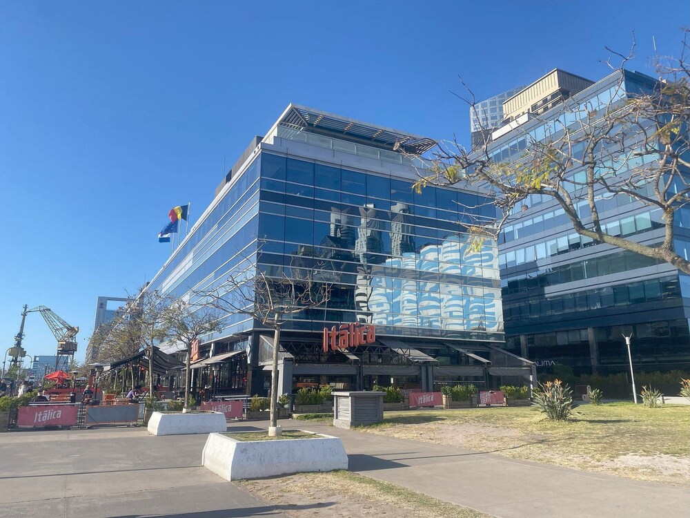 Puerto Madero frente al Hotel Hilton Piso 16 Vista a la Ciudad