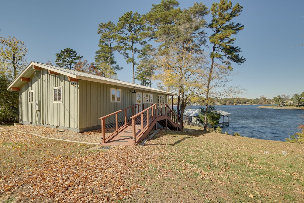 Cozy Lakefront Cabin in Semora w/ Large Dock!