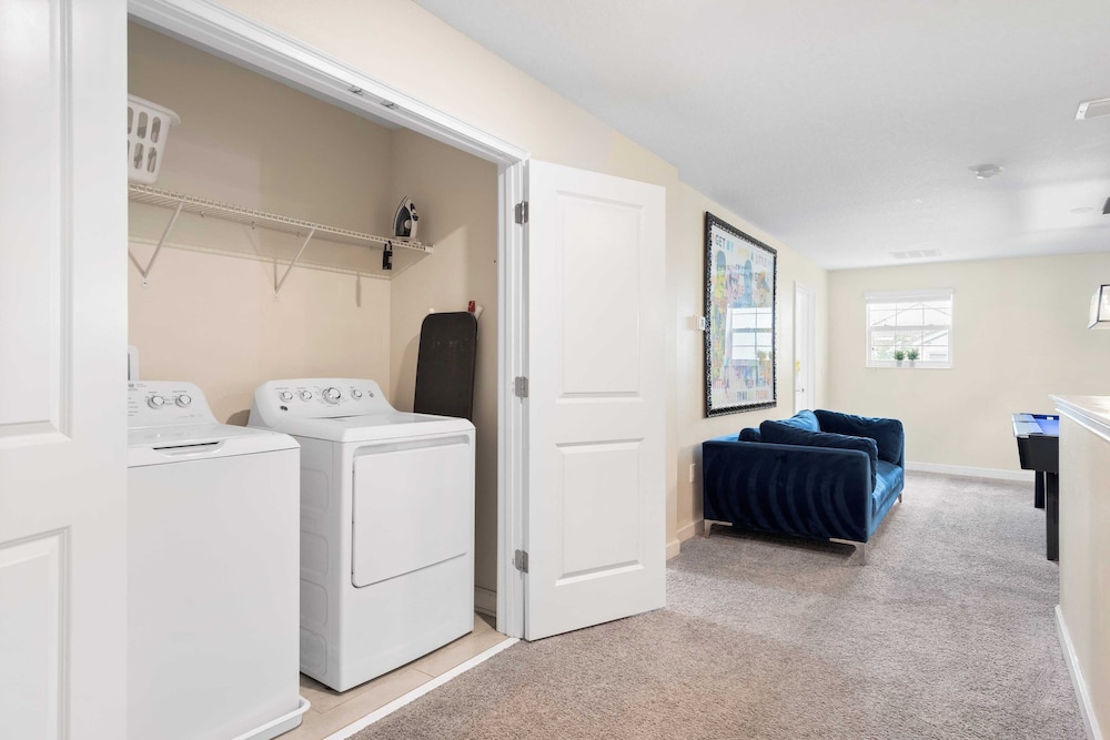 Stinger Luxe Retreat by Avantstay 8BR Luxury Villa Near Disney w/ Pool & Game Room