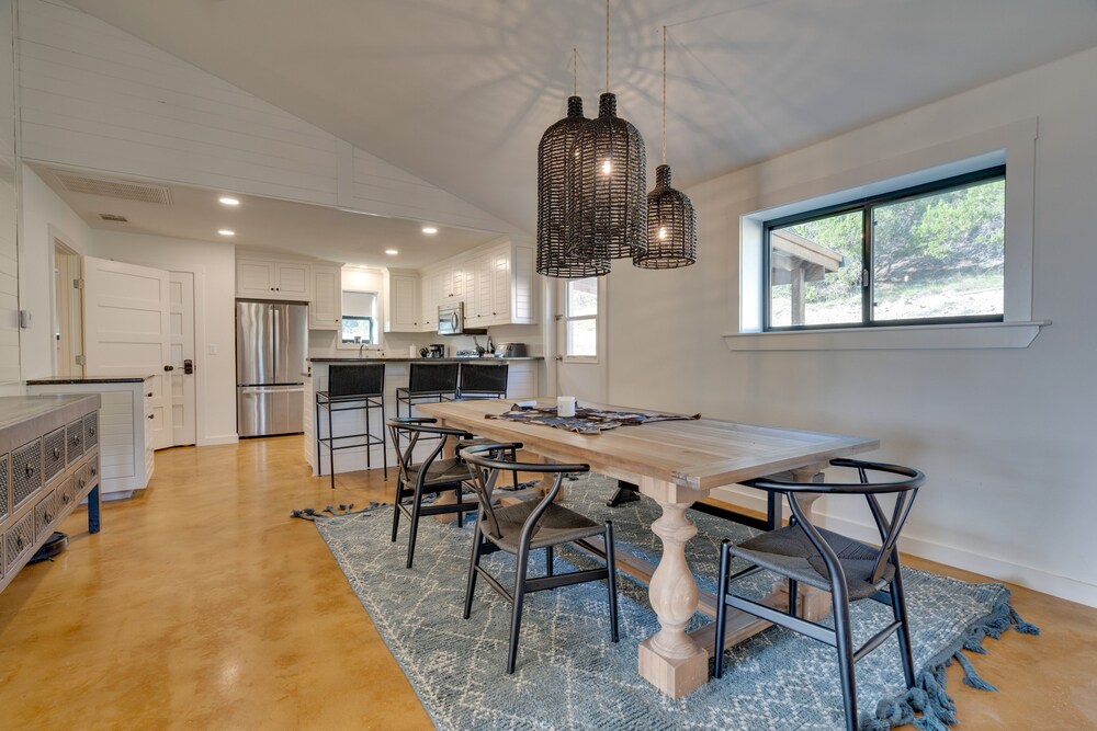 Getaway w/ Fire Pit 5 Mi to Pedernales River! - Property Image 2