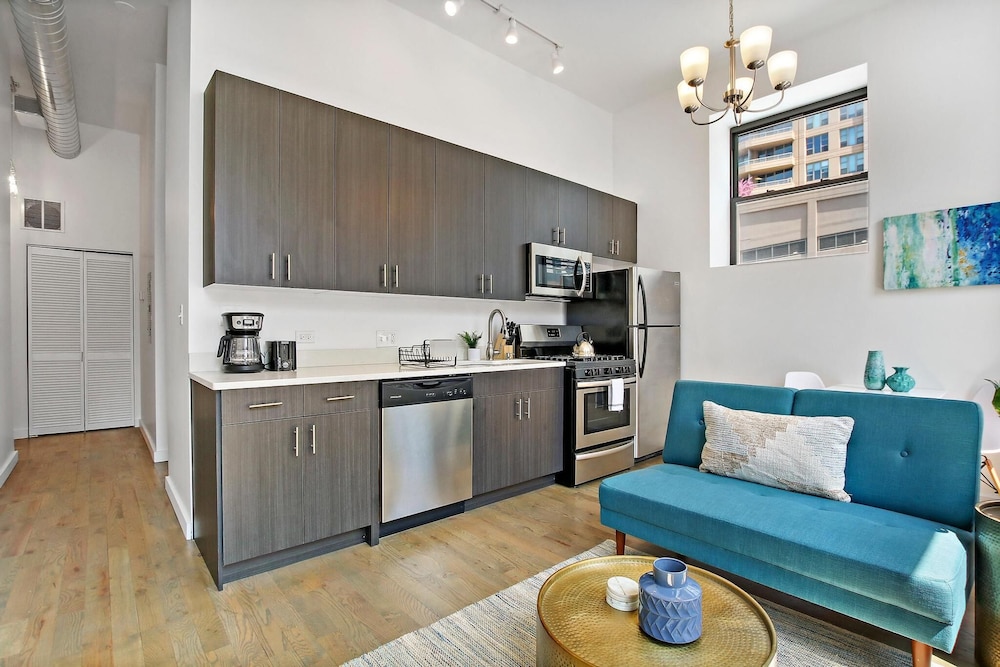 Luxe 1BR Apt - Lake 204 rep
