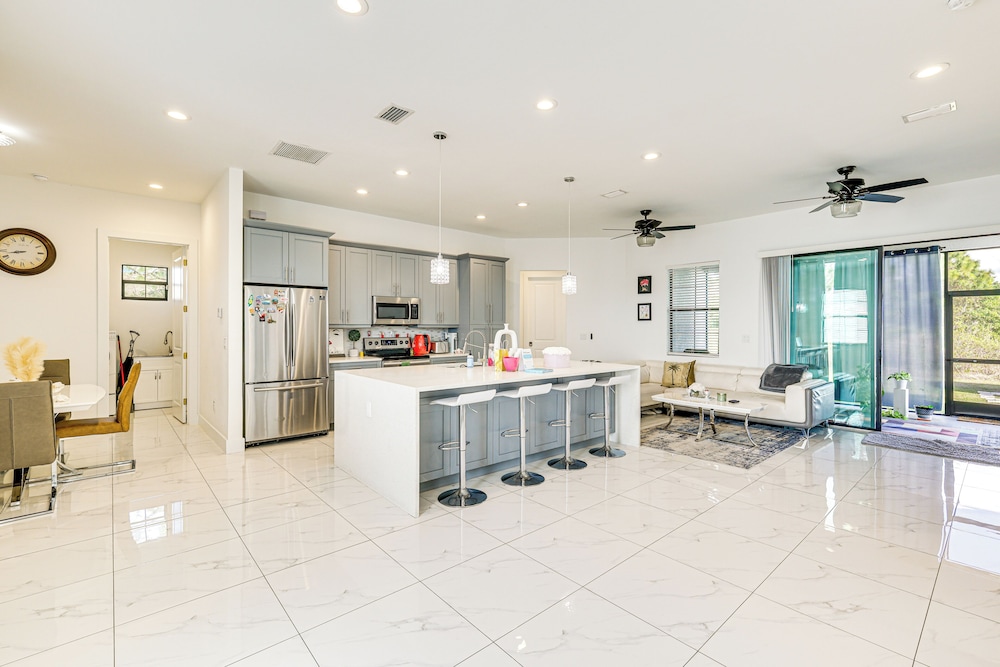 Day Trip to Fort Myers Beach: Pet-friendly Home!