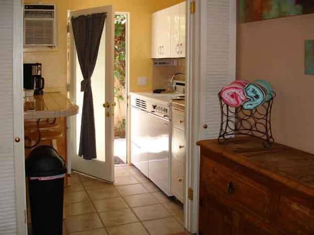 Palm Springs Vacations - Coyote Inn - Property Image 35