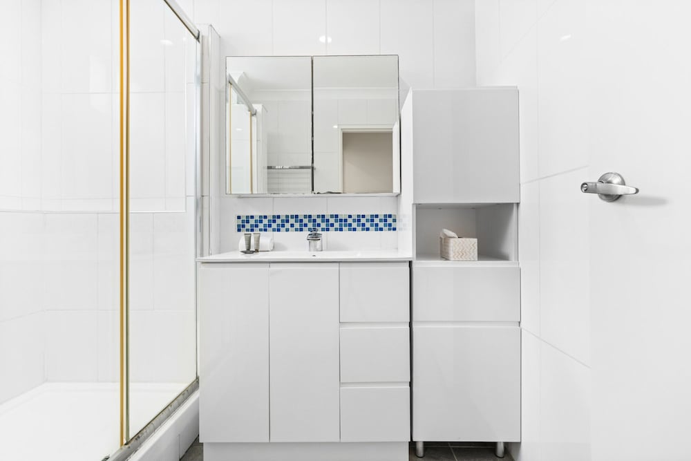 Elegant 2-bed With Balcony by Parks and Amenities