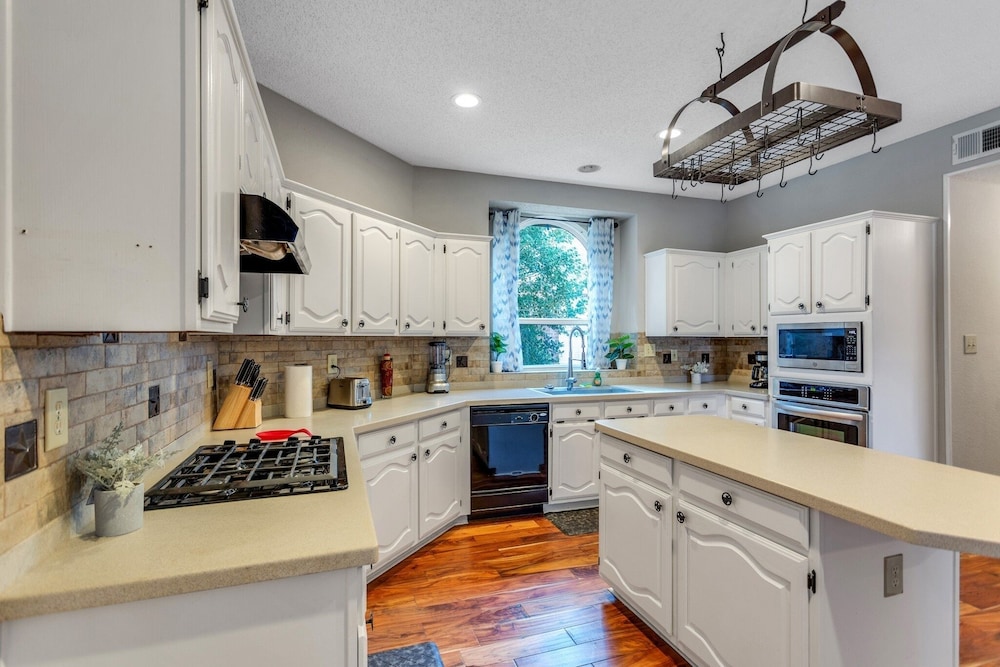 Discount Included! Stunning, Modern, Spacious Getaway Fits Any Group, 2 Game Rooms, Hot Tub 5 Bedroom Home by Redawning - Property Image 47