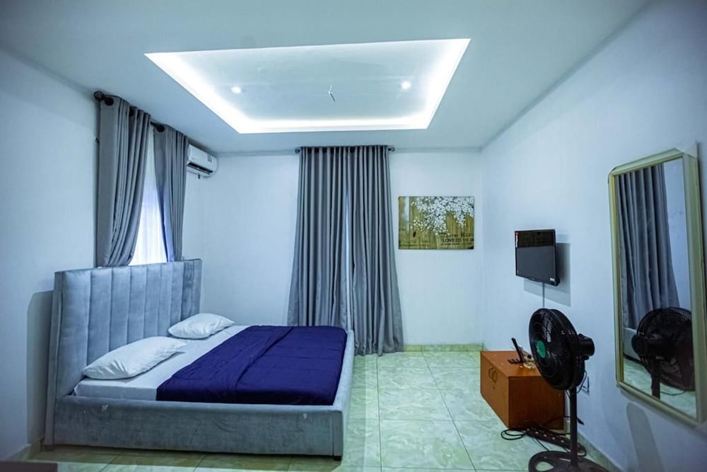 Immaculate 3-bed Duplex Apartment in Lagos view 2