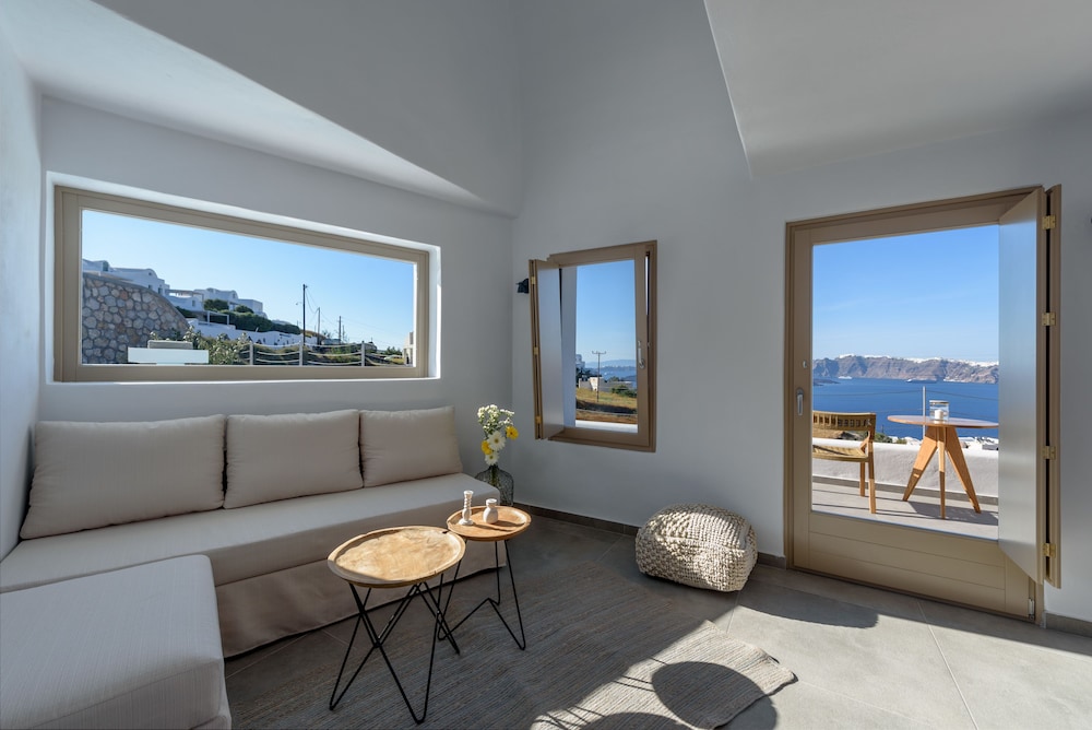 Earino Suites & Villas