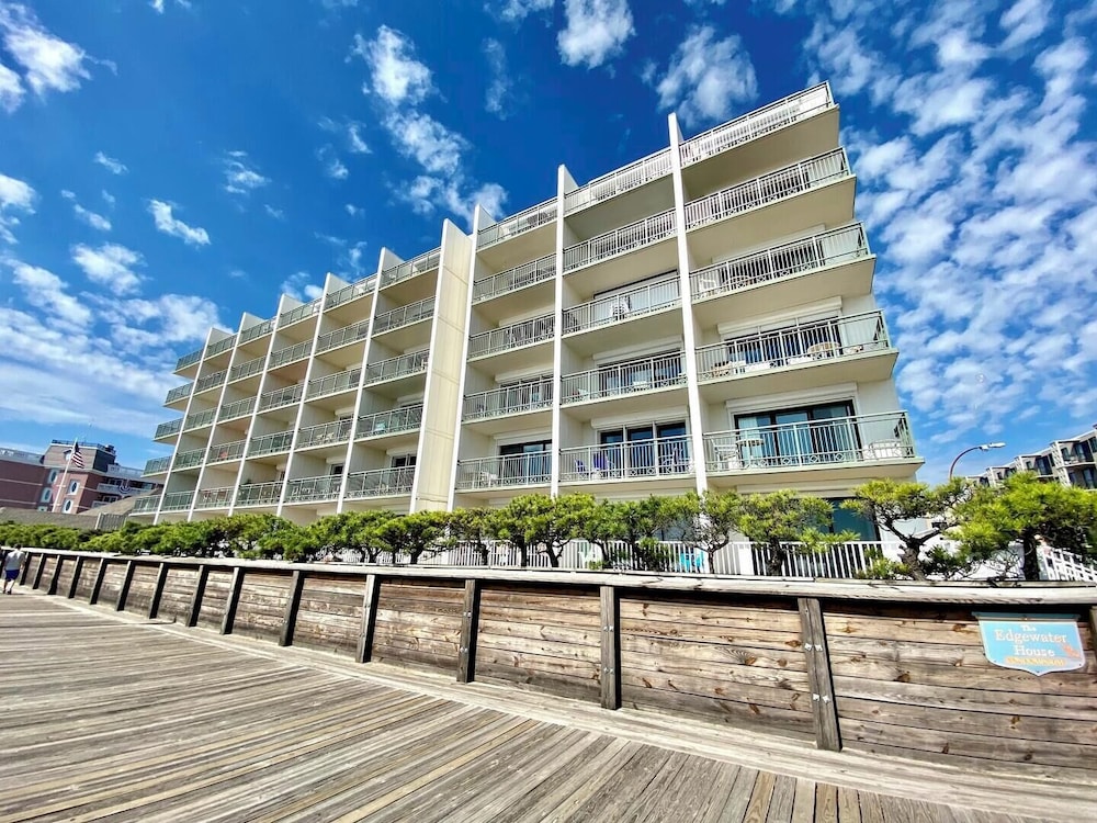 Edgewater House 213